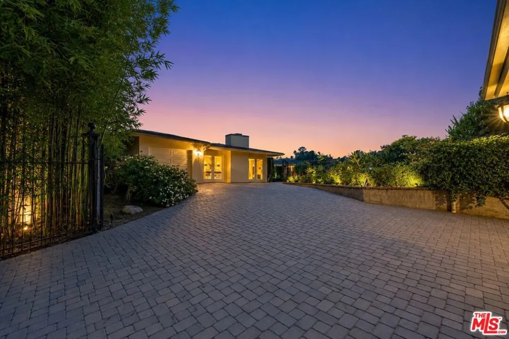 1457 Claridge Drive Beverly Hills, CA 90210