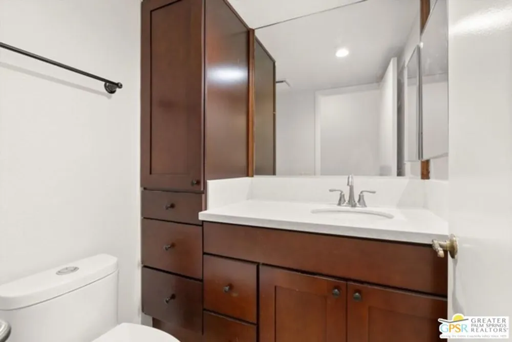 30 W Entrada Irvine, CA 92620