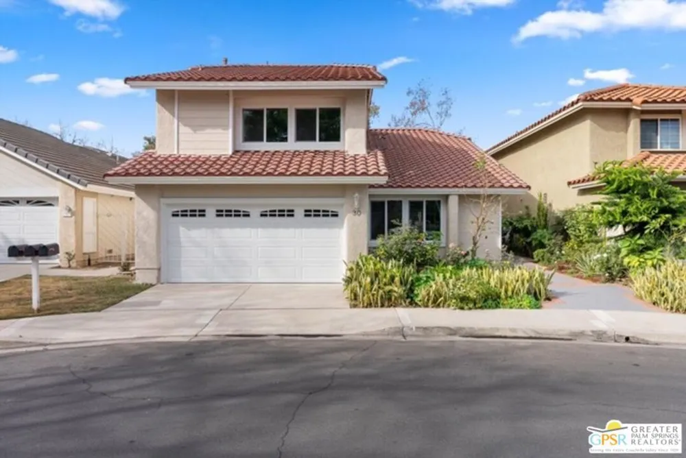 30 W Entrada Irvine, CA 92620