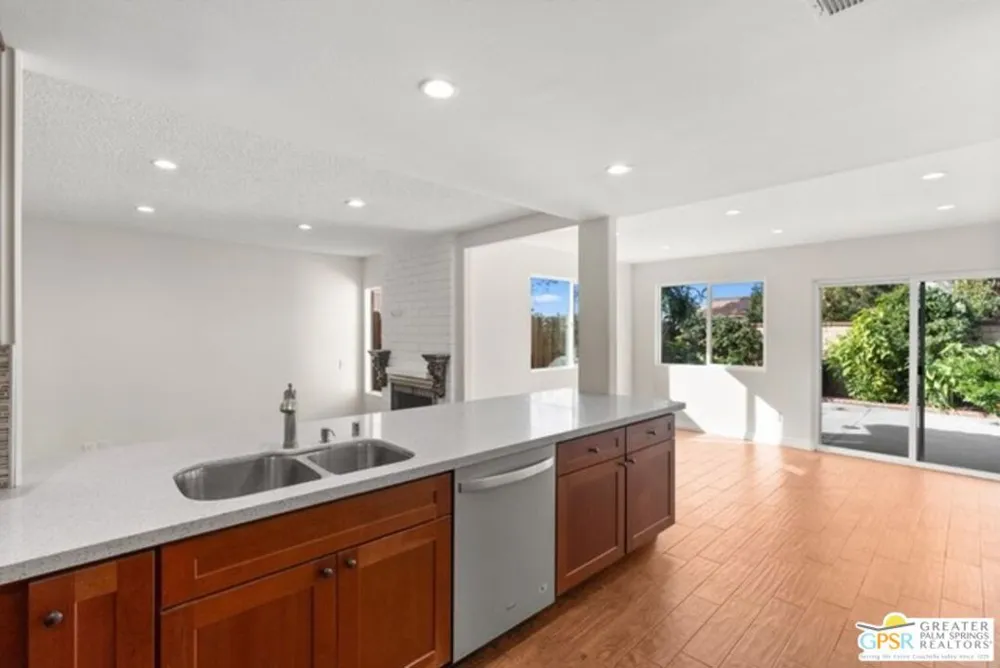 30 W Entrada Irvine, CA 92620