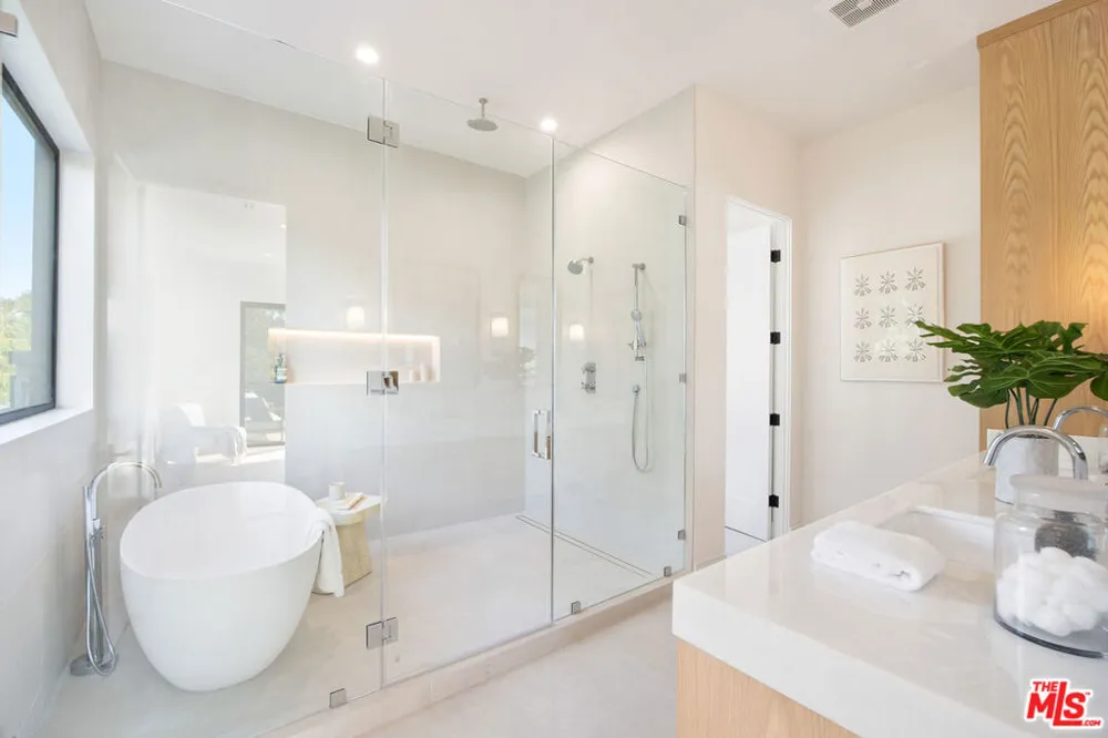 1500 Louella Avenue Los Angeles, CA 90291