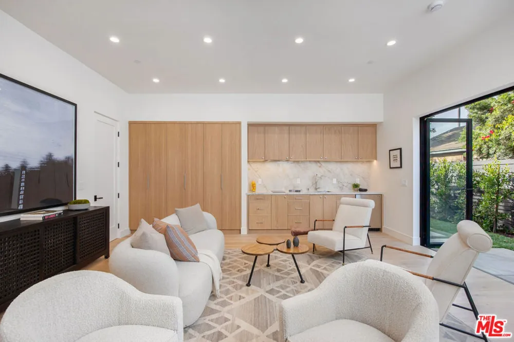 1500 Louella Avenue Los Angeles, CA 90291