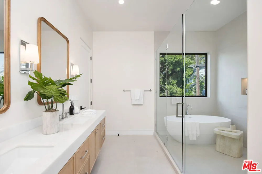 1500 Louella Avenue Los Angeles, CA 90291
