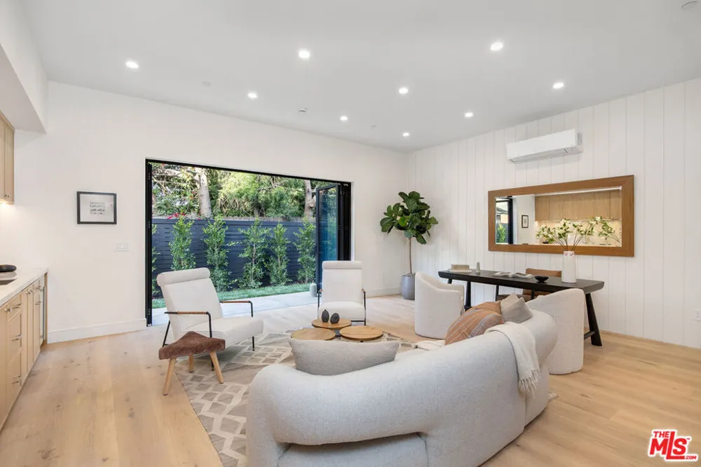 1500 Louella Avenue Los Angeles, CA 90291