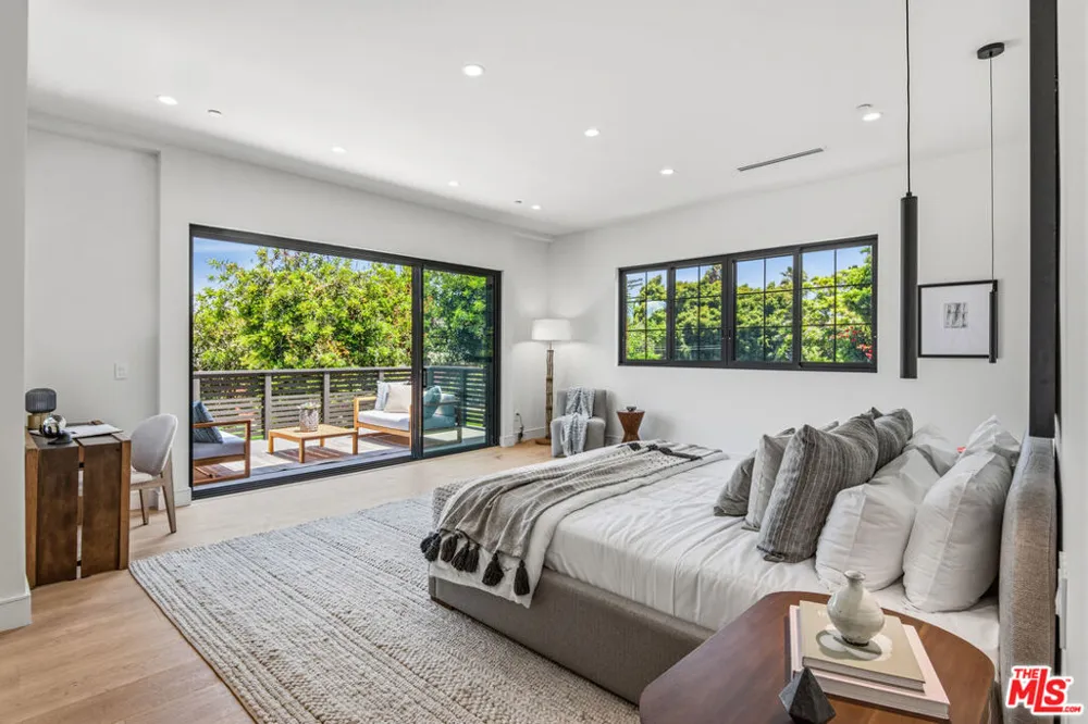 1500 Louella Avenue Los Angeles, CA 90291
