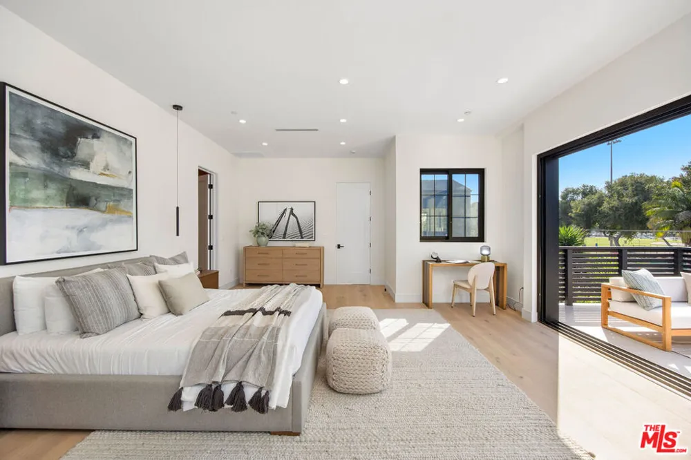 1500 Louella Avenue Los Angeles, CA 90291