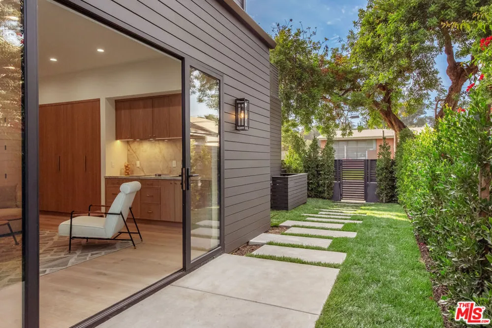 1500 Louella Avenue Los Angeles, CA 90291