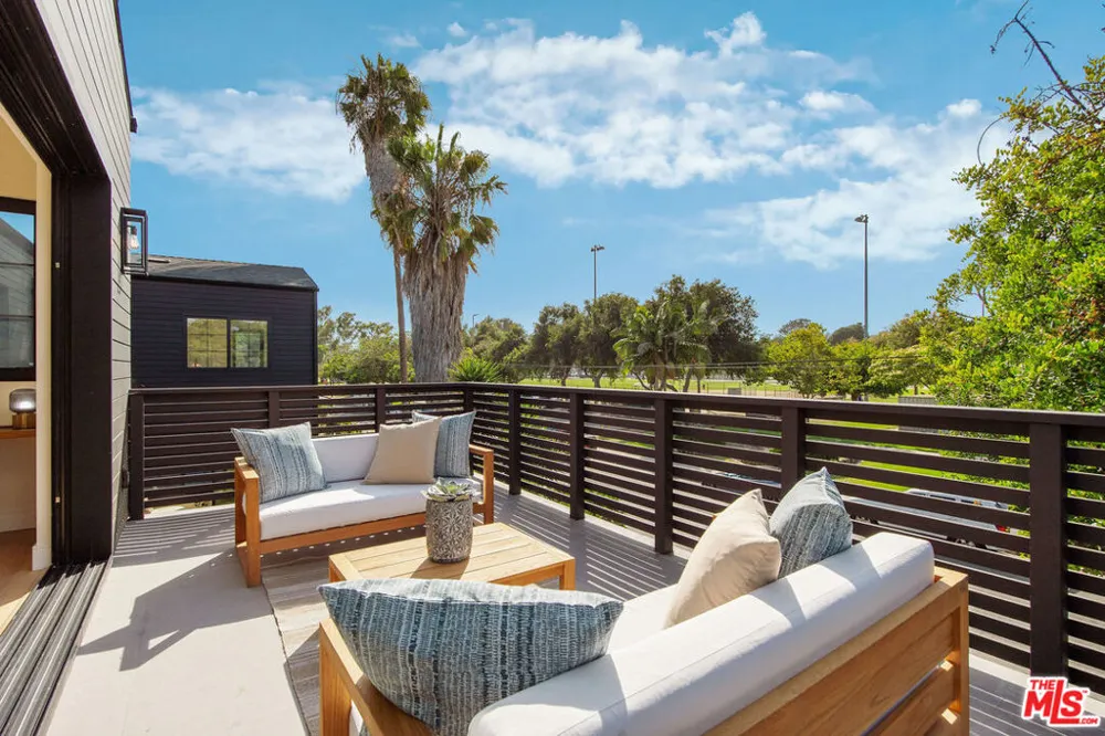 1500 Louella Avenue Los Angeles, CA 90291