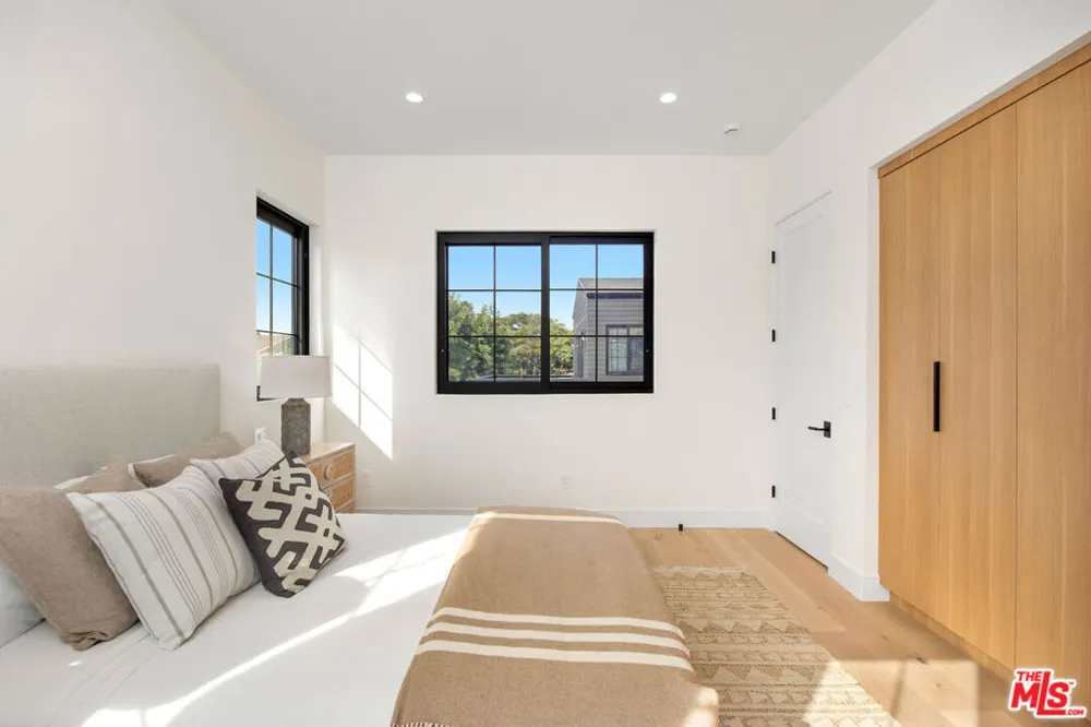 1500 Louella Avenue Los Angeles, CA 90291