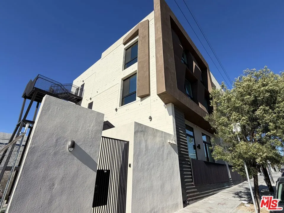 1870 E 1st Street #202 Los Angeles, CA 90033