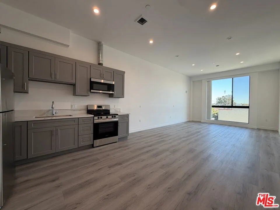 1870 E 1st Street #202 Los Angeles, CA 90033