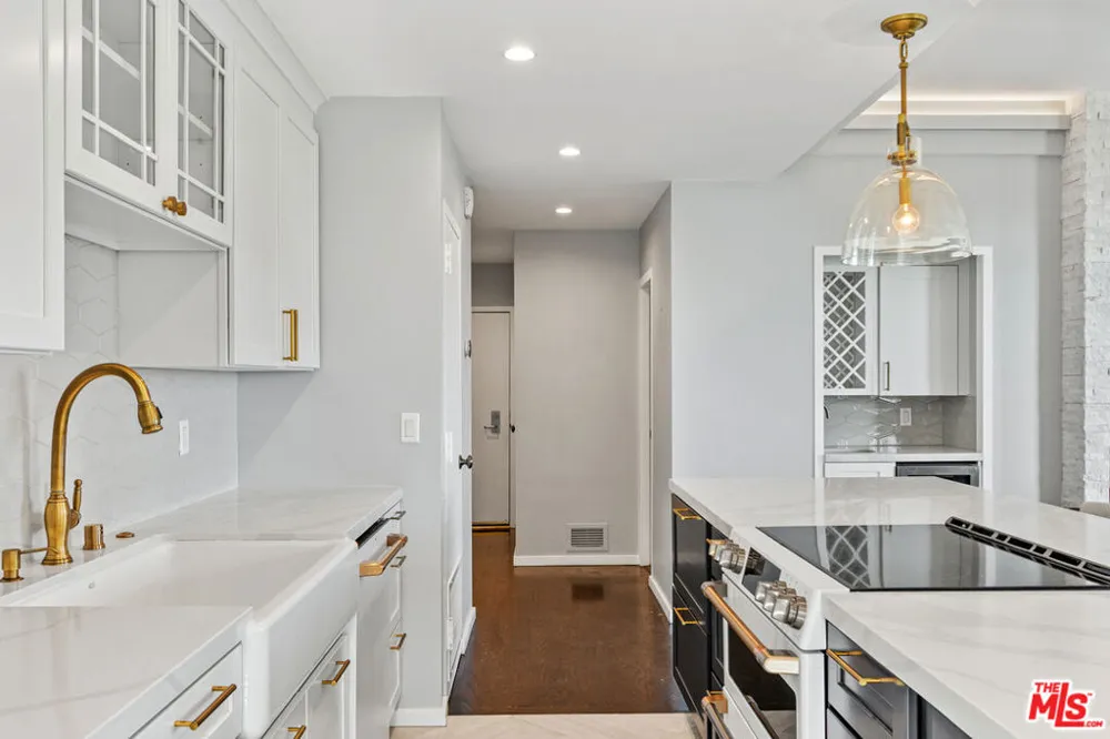 7250 Franklin Avenue #616 Los Angeles, CA 90046