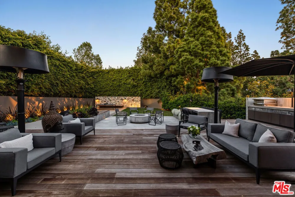 888 Toulon Drive Pacific Palisades, CA 90272