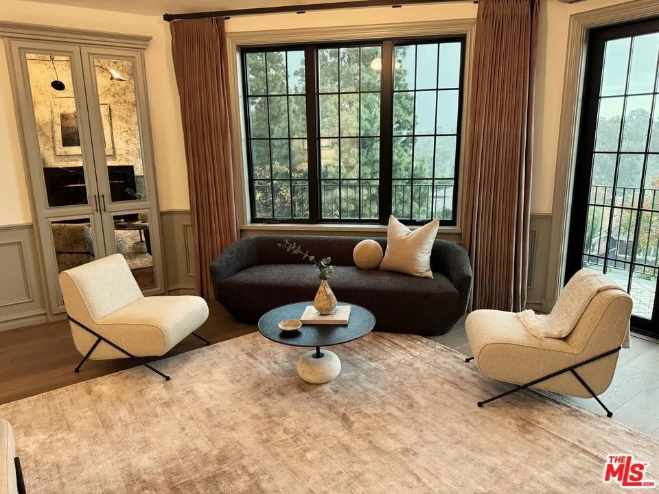 888 Toulon Drive Pacific Palisades, CA 90272