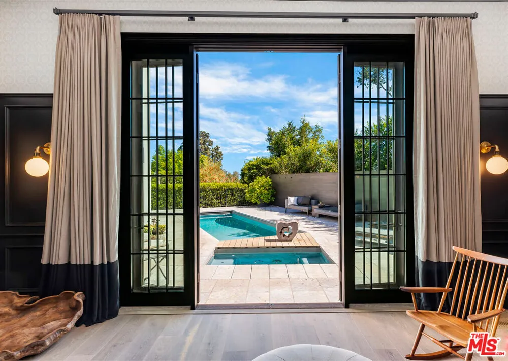888 Toulon Drive Pacific Palisades, CA 90272
