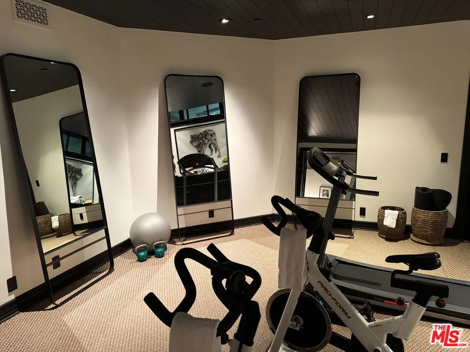 888 Toulon Drive Pacific Palisades, CA 90272