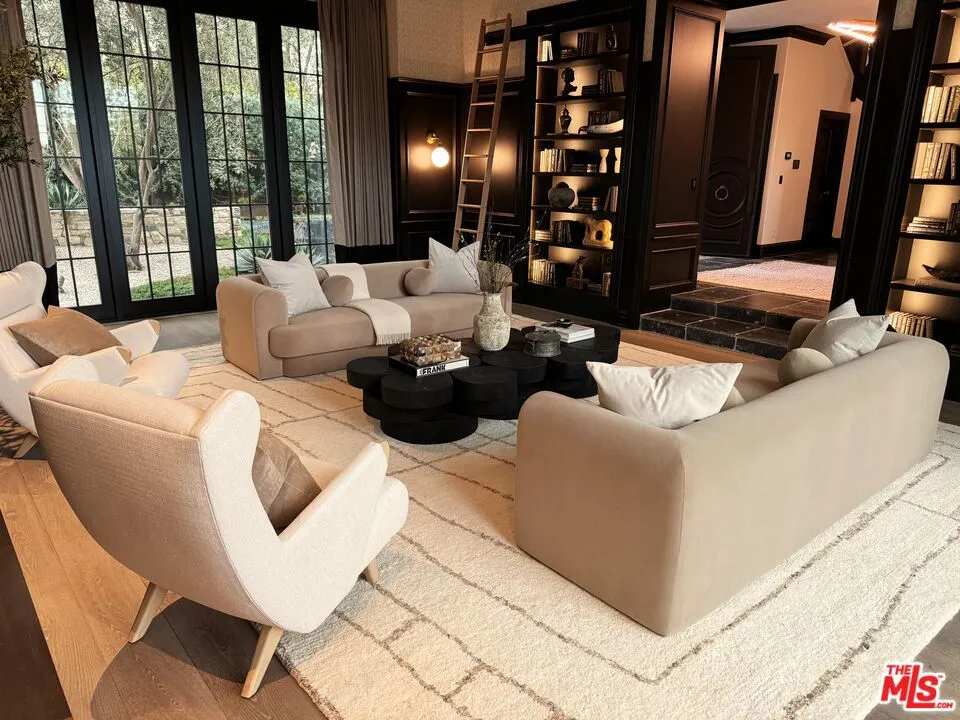 888 Toulon Drive Pacific Palisades, CA 90272