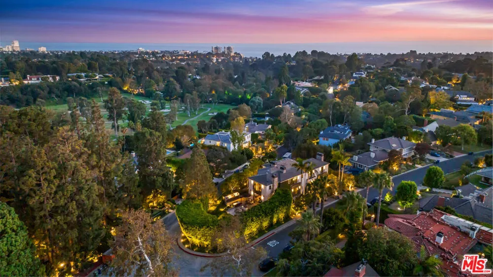 888 Toulon Drive Pacific Palisades, CA 90272