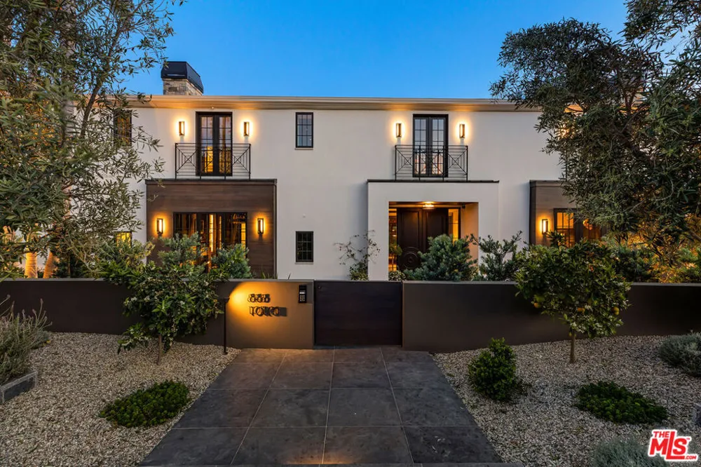 888 Toulon Drive Pacific Palisades, CA 90272
