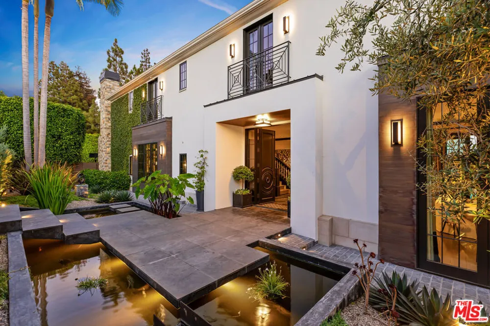 888 Toulon Drive Pacific Palisades, CA 90272