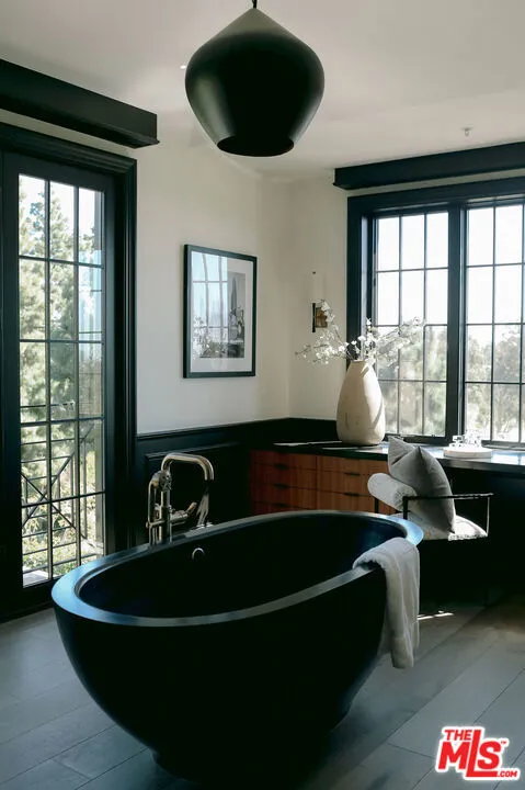 888 Toulon Drive Pacific Palisades, CA 90272