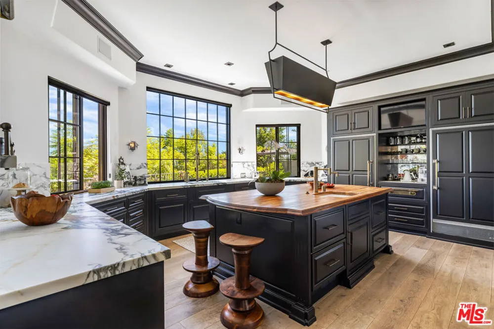 888 Toulon Drive Pacific Palisades, CA 90272