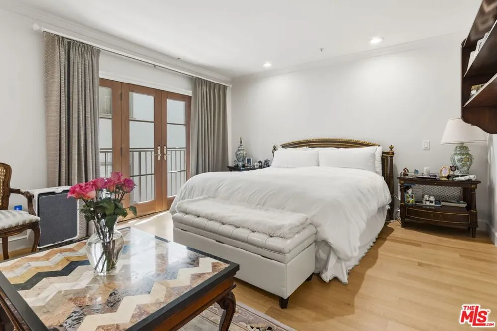 277 S Spalding Drive #203 Beverly Hills, CA 90212