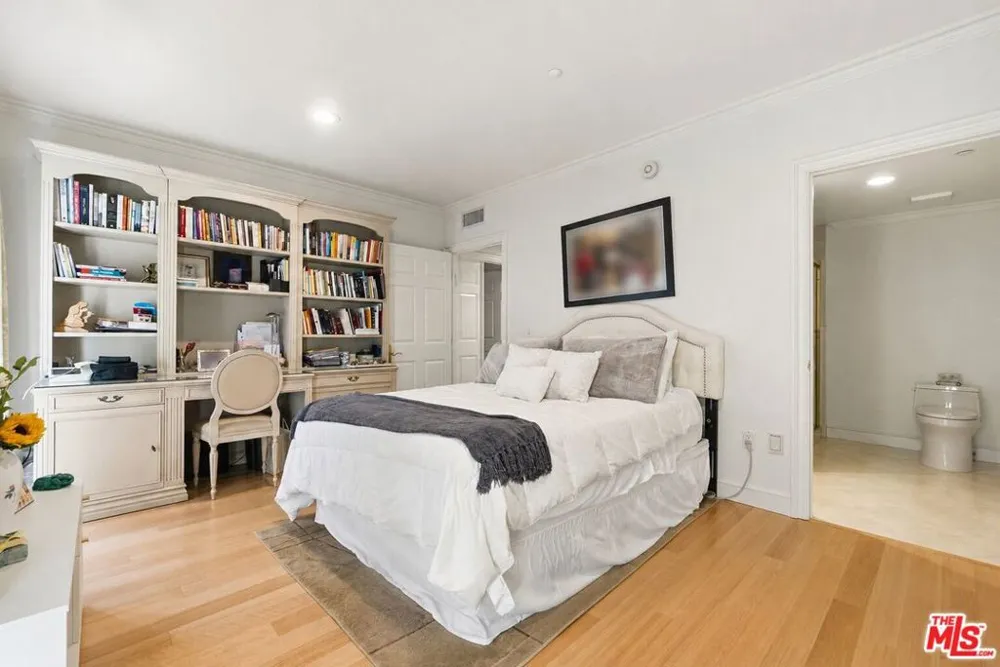 277 S Spalding Drive #203 Beverly Hills, CA 90212