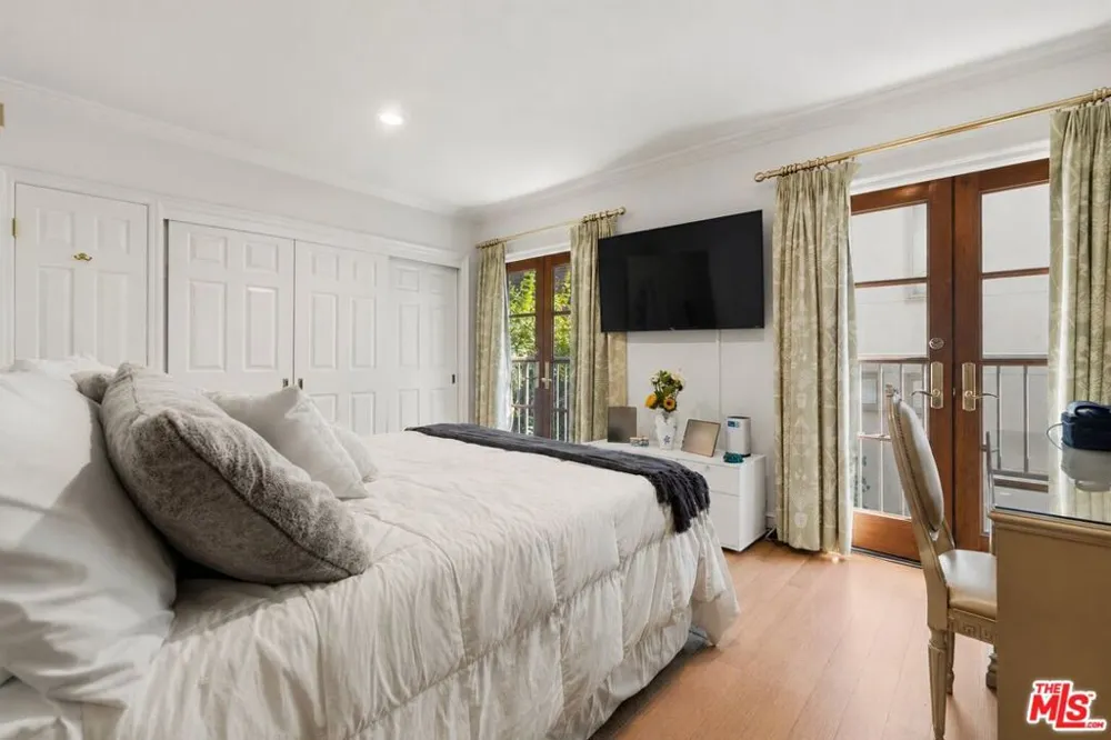 277 S Spalding Drive #203 Beverly Hills, CA 90212