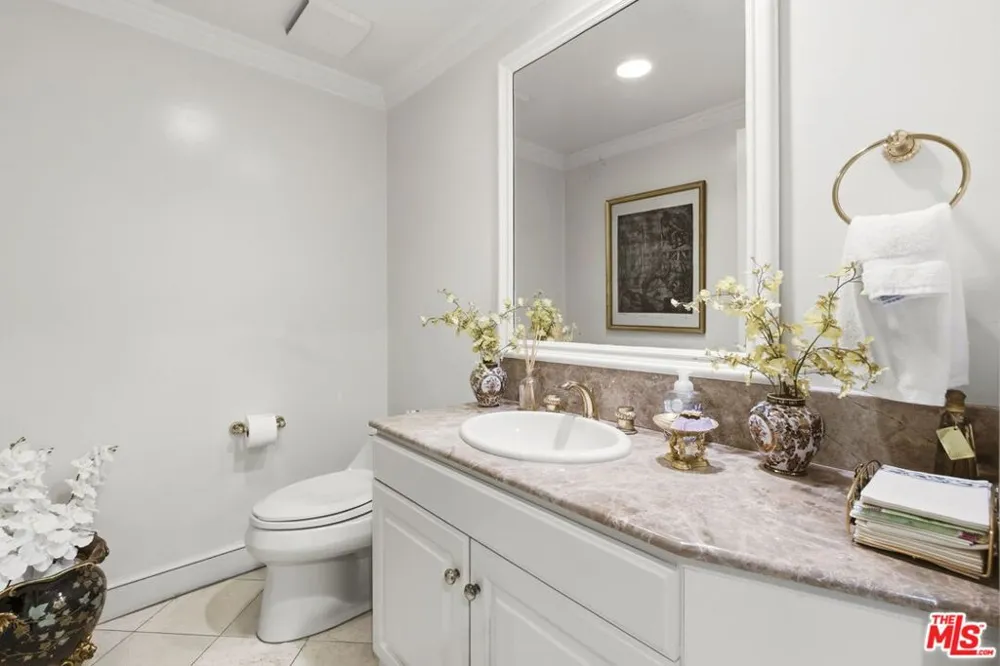 277 S Spalding Drive #203 Beverly Hills, CA 90212