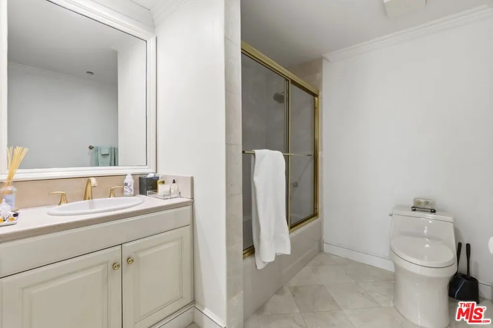 277 S Spalding Drive #203 Beverly Hills, CA 90212