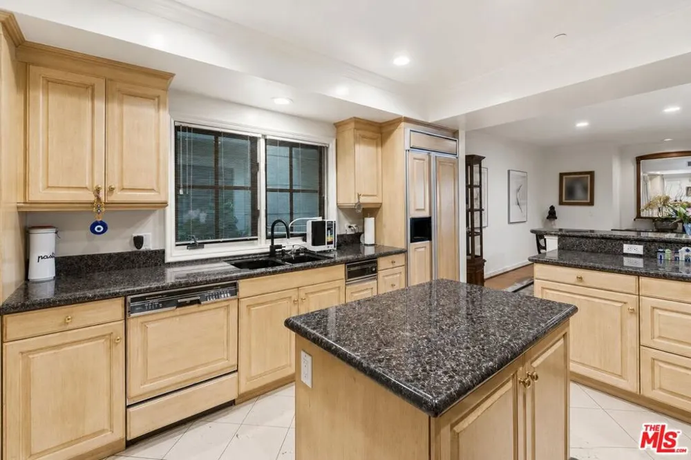 277 S Spalding Drive #203 Beverly Hills, CA 90212