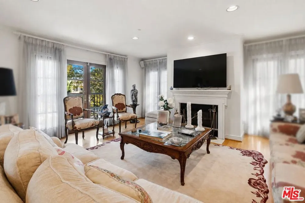 277 S Spalding Drive #203 Beverly Hills, CA 90212
