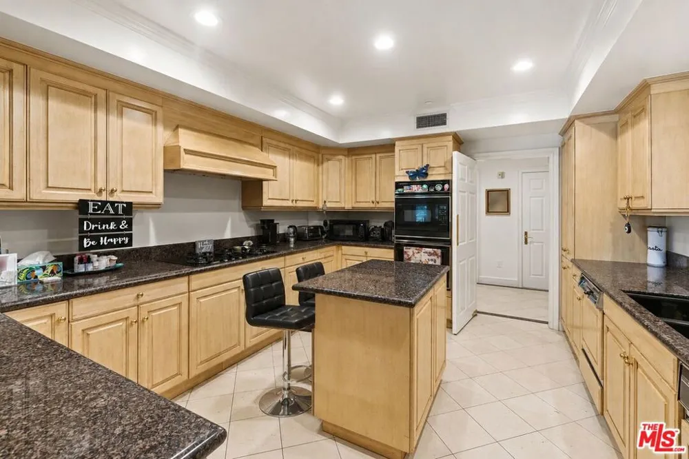 277 S Spalding Drive #203 Beverly Hills, CA 90212