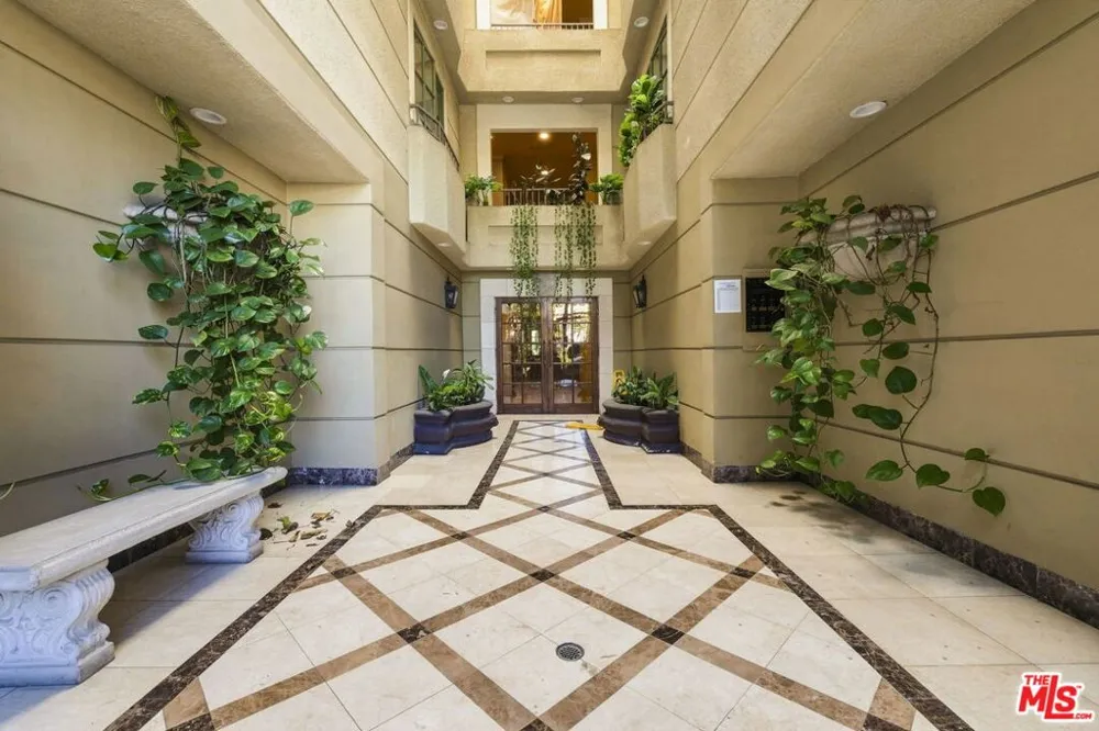 277 S Spalding Drive #203 Beverly Hills, CA 90212