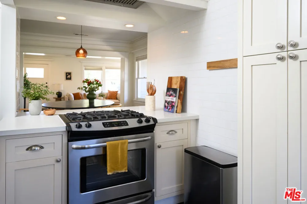2238 W 28th Street Los Angeles, CA 90018