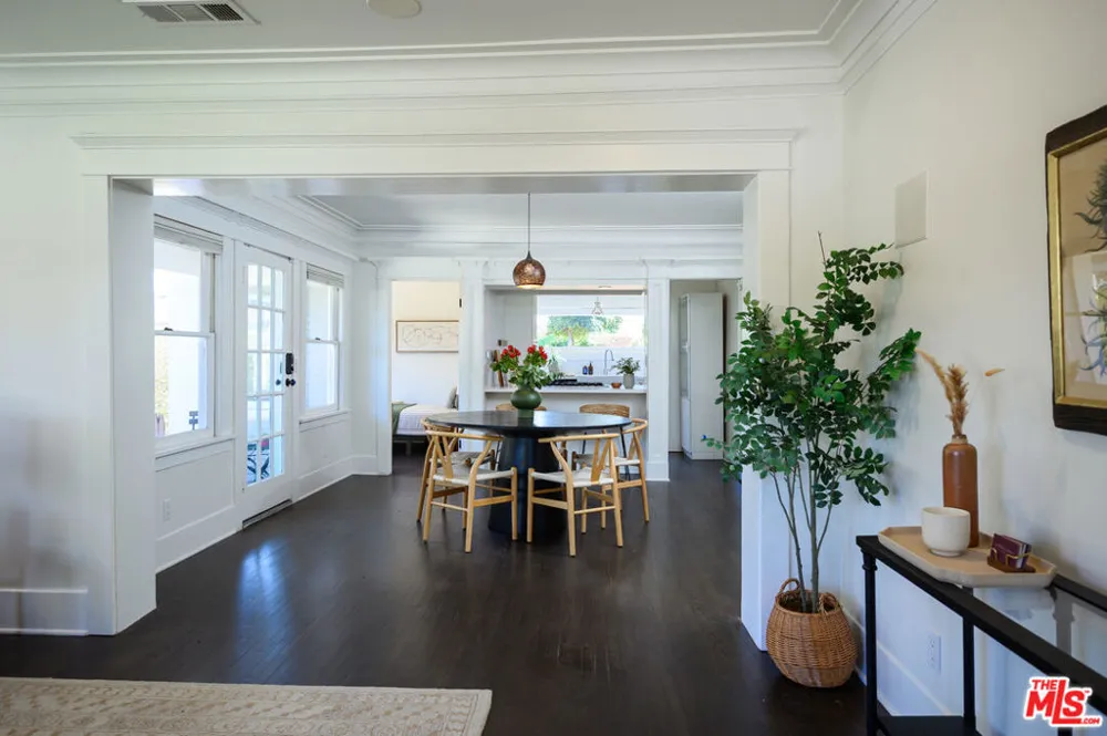 2238 W 28th Street Los Angeles, CA 90018