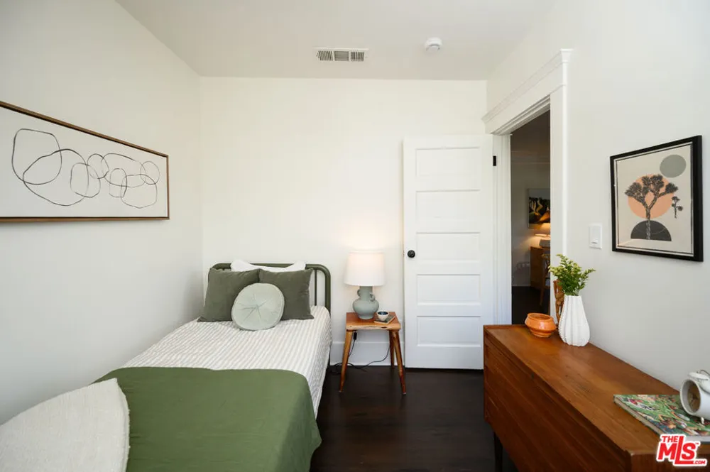 2238 W 28th Street Los Angeles, CA 90018