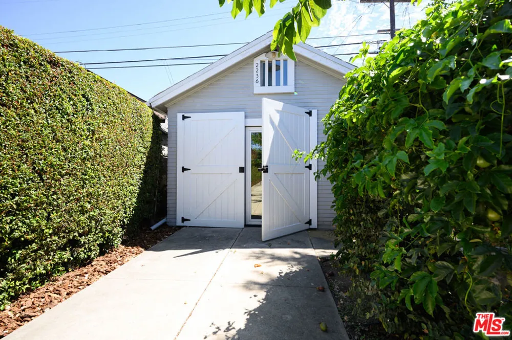 2238 W 28th Street Los Angeles, CA 90018
