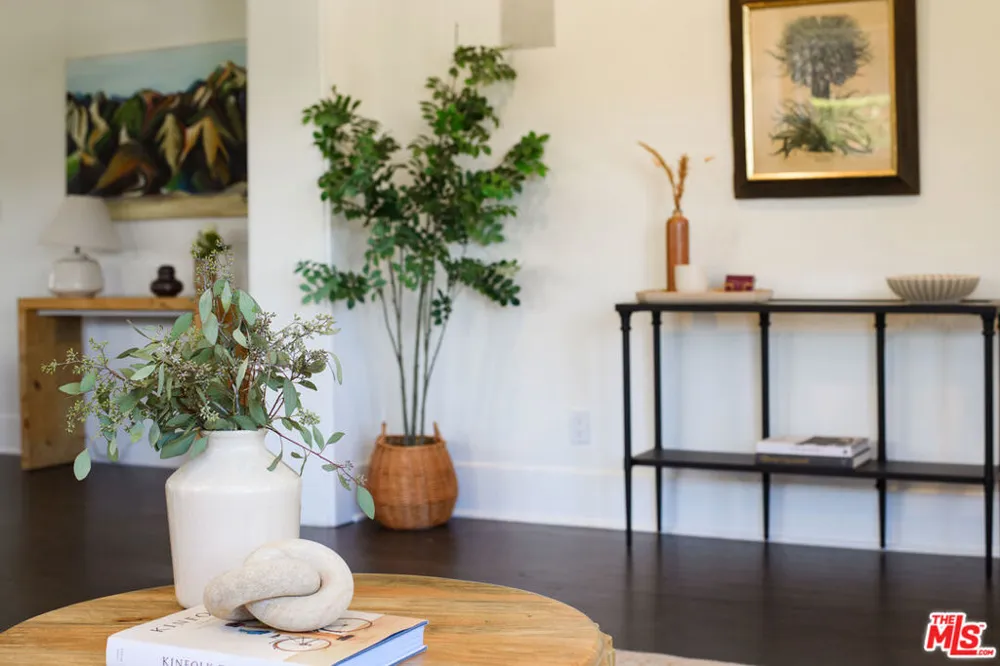 2238 W 28th Street Los Angeles, CA 90018