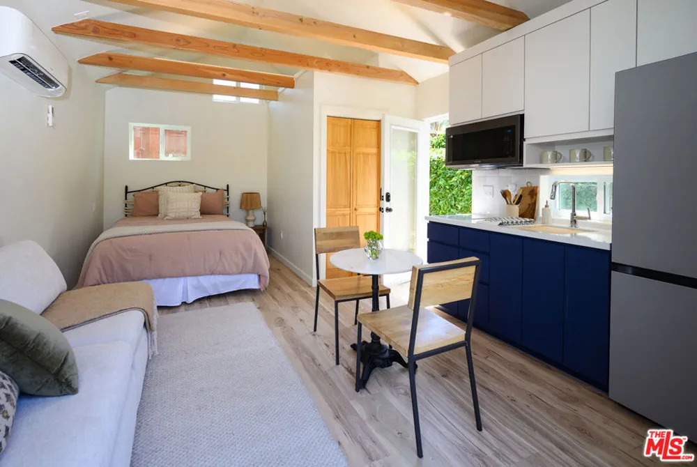 2238 W 28th Street Los Angeles, CA 90018