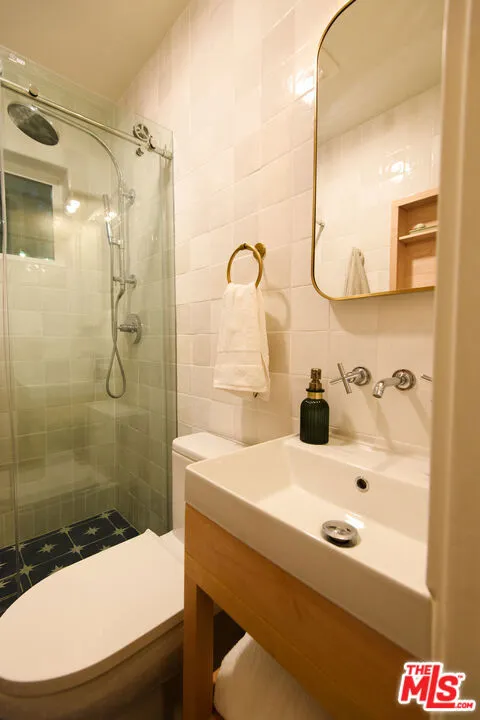 2238 W 28th Street Los Angeles, CA 90018