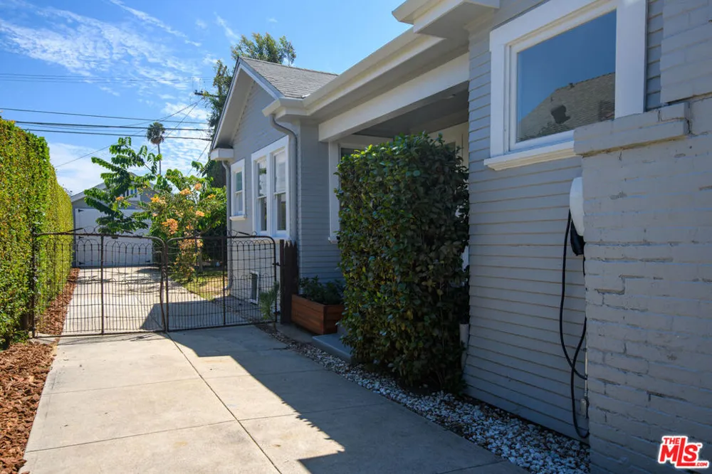 2238 W 28th Street Los Angeles, CA 90018