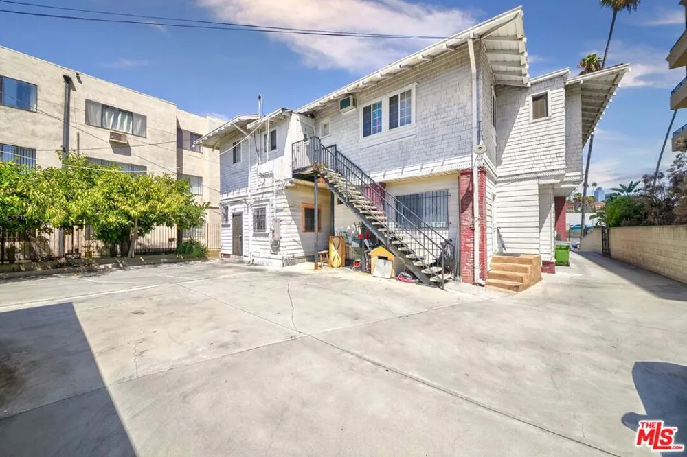 977 Arapahoe Street Los Angeles, CA 90006