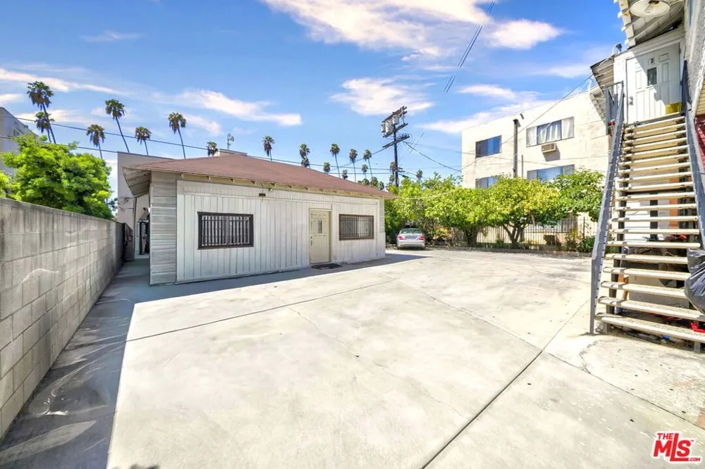 977 Arapahoe Street Los Angeles, CA 90006