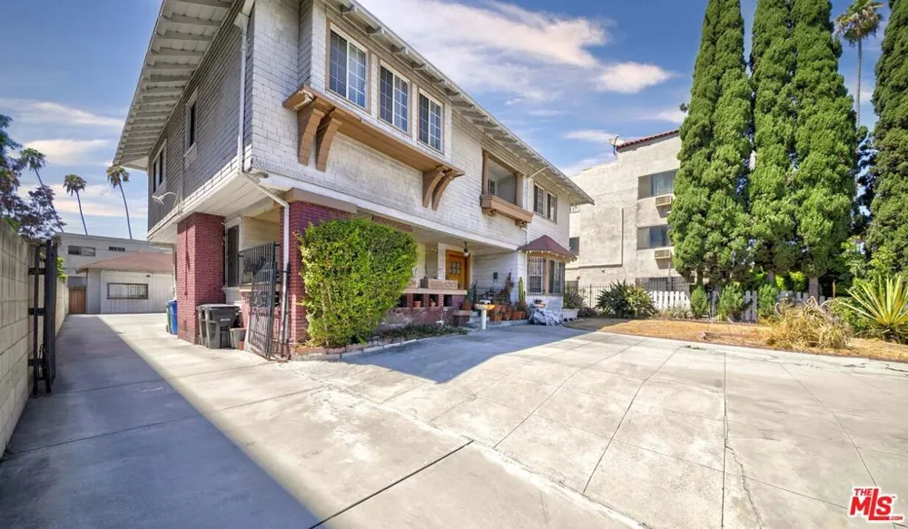 977 Arapahoe Street Los Angeles, CA 90006