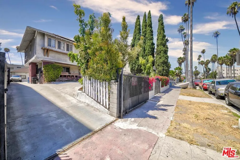977 Arapahoe Street Los Angeles, CA 90006
