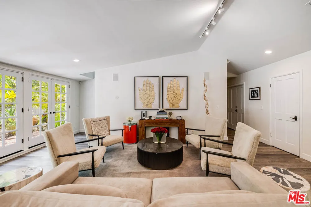 9911 Tower Lane Los Angeles, CA 90210