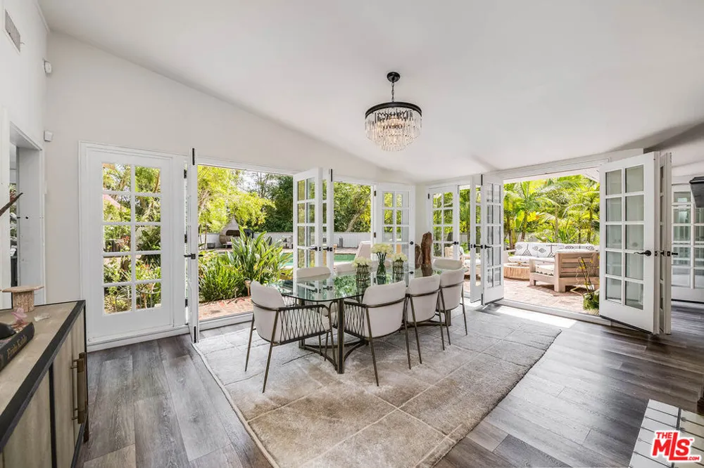 9911 Tower Lane Los Angeles, CA 90210