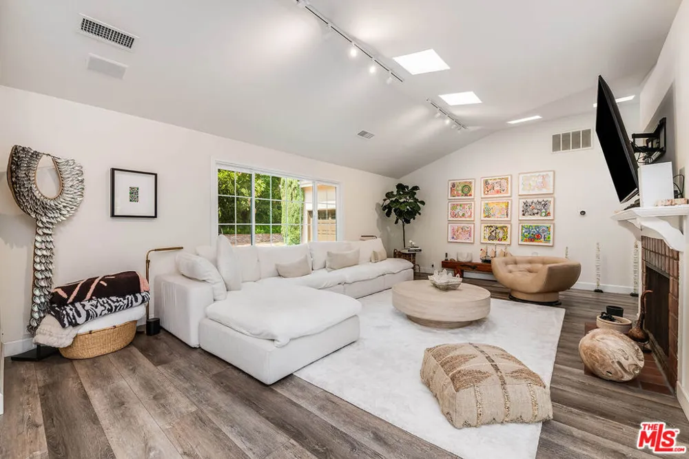 9911 Tower Lane Los Angeles, CA 90210